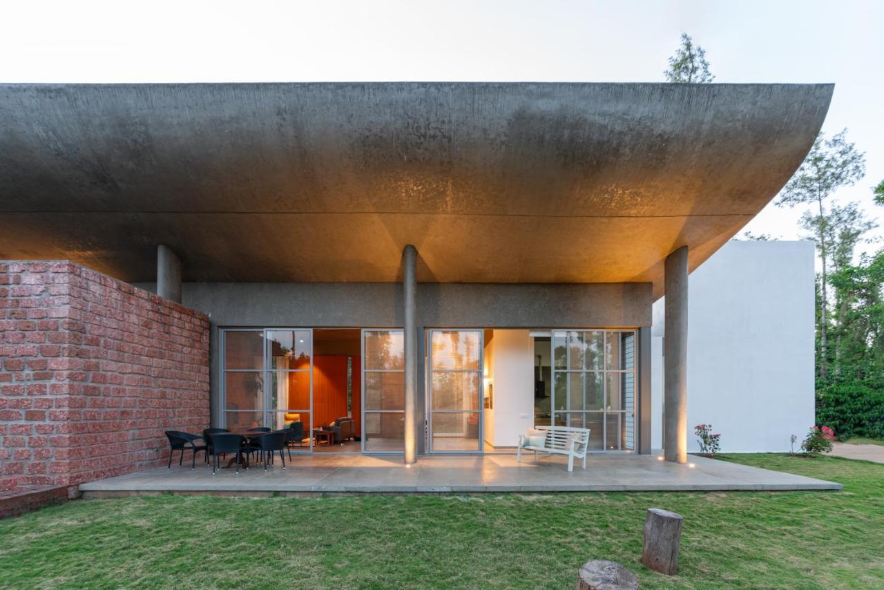 Mudigere Saffronstays Cafella- A 3-Bdr Elliptical-Roof Villa In Chikmagalur מראה חיצוני תמונה