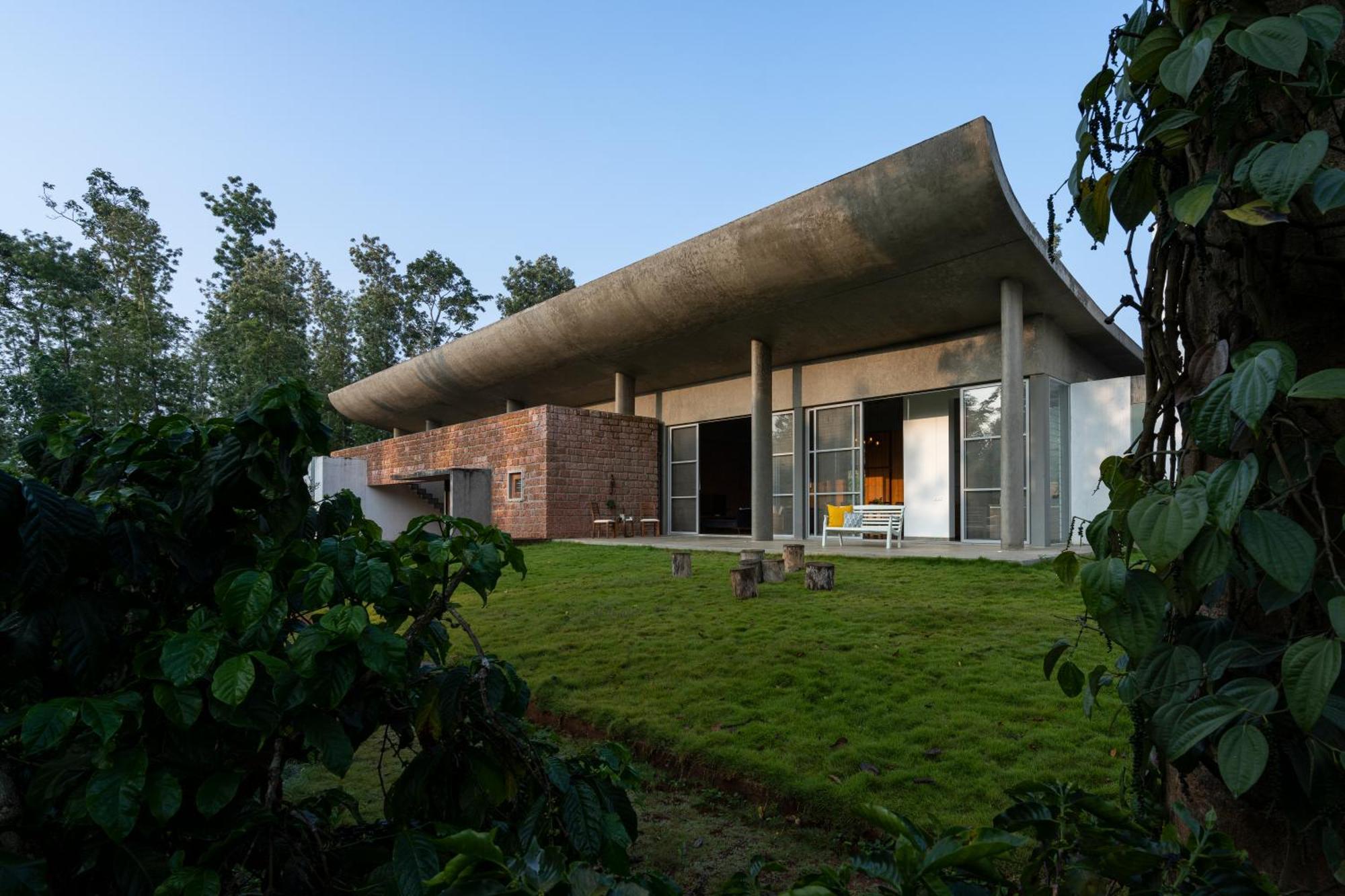 Mudigere Saffronstays Cafella- A 3-Bdr Elliptical-Roof Villa In Chikmagalur מראה חיצוני תמונה